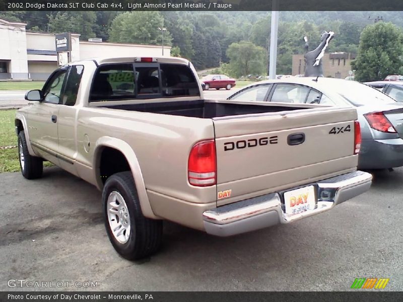 Light Almond Pearl Metallic / Taupe 2002 Dodge Dakota SLT Club Cab 4x4