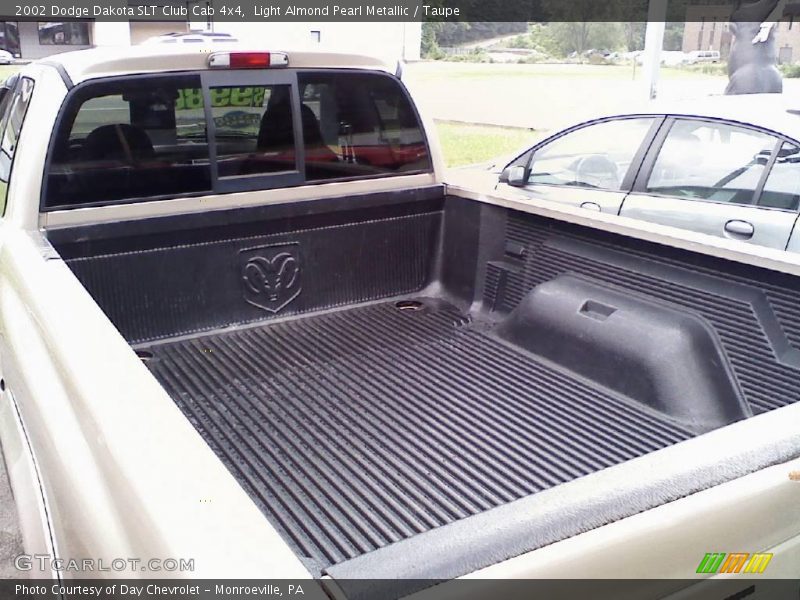 Light Almond Pearl Metallic / Taupe 2002 Dodge Dakota SLT Club Cab 4x4