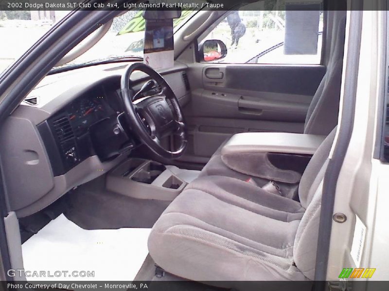 Light Almond Pearl Metallic / Taupe 2002 Dodge Dakota SLT Club Cab 4x4