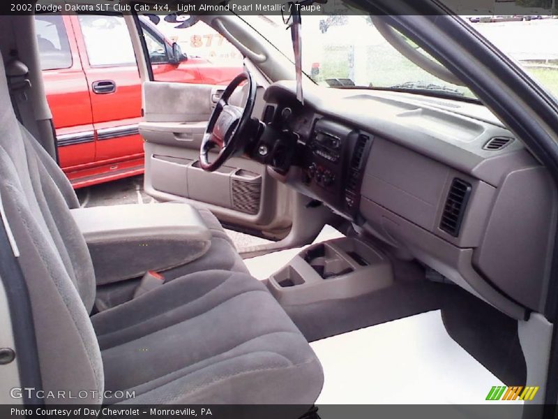 Light Almond Pearl Metallic / Taupe 2002 Dodge Dakota SLT Club Cab 4x4