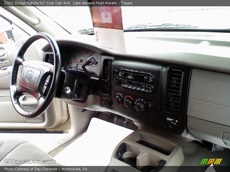 Light Almond Pearl Metallic / Taupe 2002 Dodge Dakota SLT Club Cab 4x4