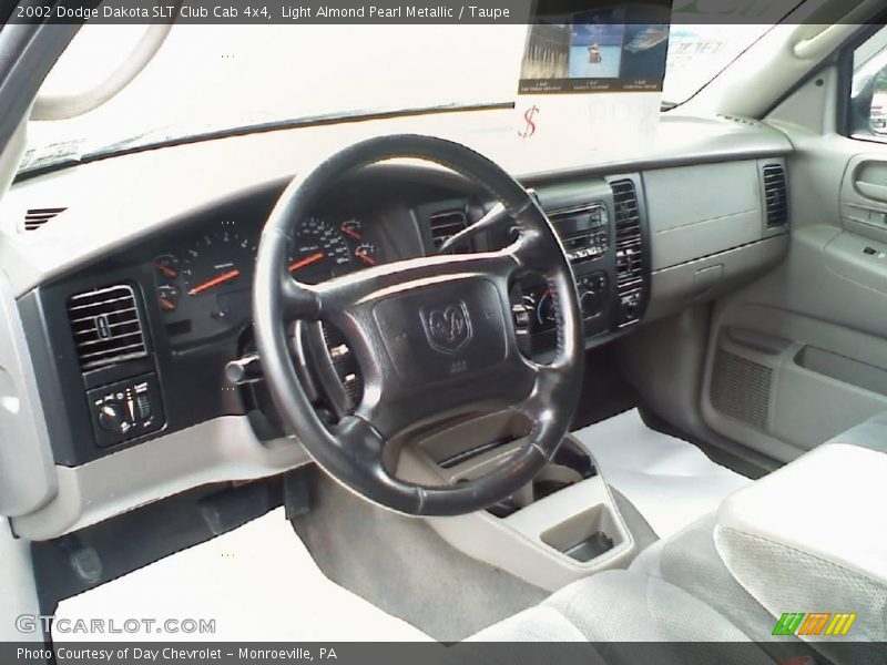 Light Almond Pearl Metallic / Taupe 2002 Dodge Dakota SLT Club Cab 4x4