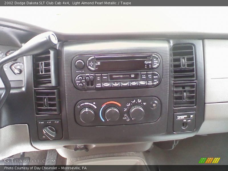 Light Almond Pearl Metallic / Taupe 2002 Dodge Dakota SLT Club Cab 4x4