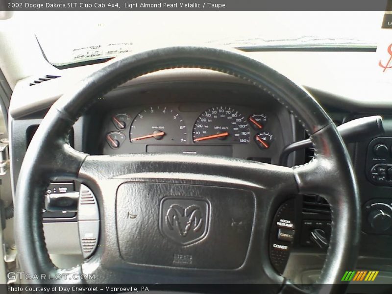 Light Almond Pearl Metallic / Taupe 2002 Dodge Dakota SLT Club Cab 4x4