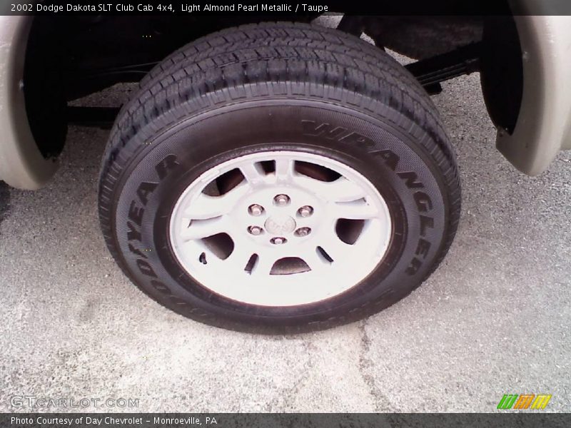 Light Almond Pearl Metallic / Taupe 2002 Dodge Dakota SLT Club Cab 4x4