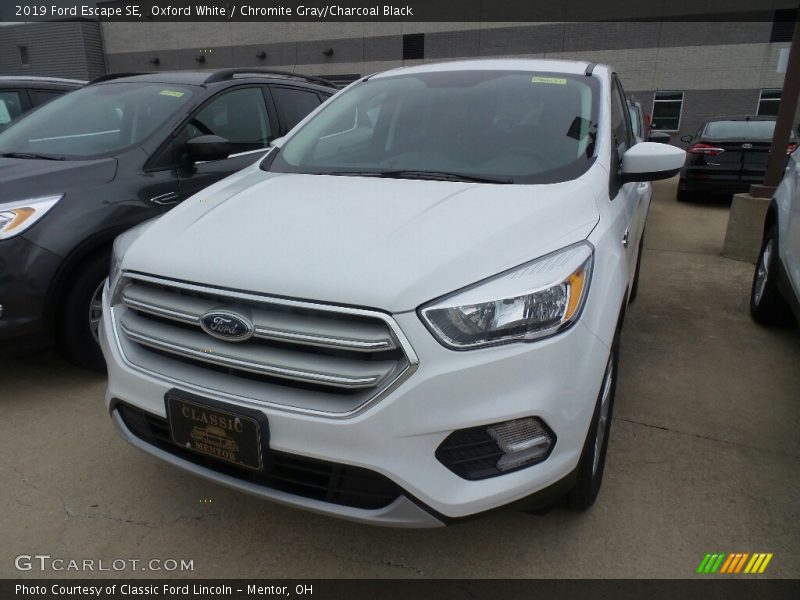 Oxford White / Chromite Gray/Charcoal Black 2019 Ford Escape SE