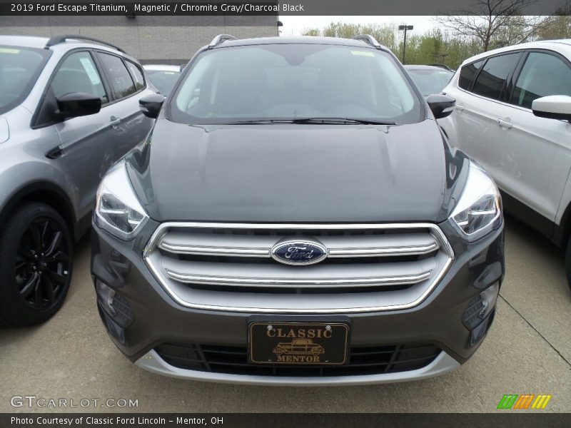 Magnetic / Chromite Gray/Charcoal Black 2019 Ford Escape Titanium