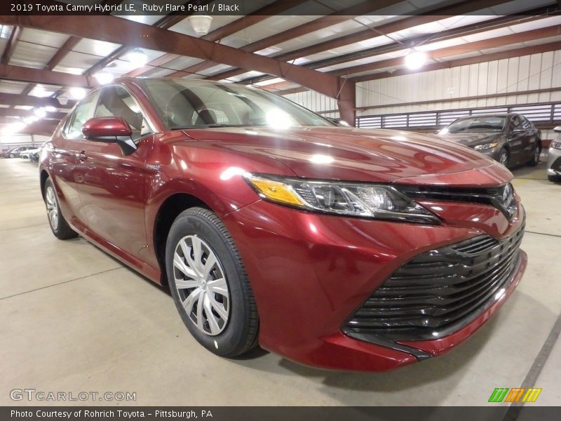 Ruby Flare Pearl / Black 2019 Toyota Camry Hybrid LE