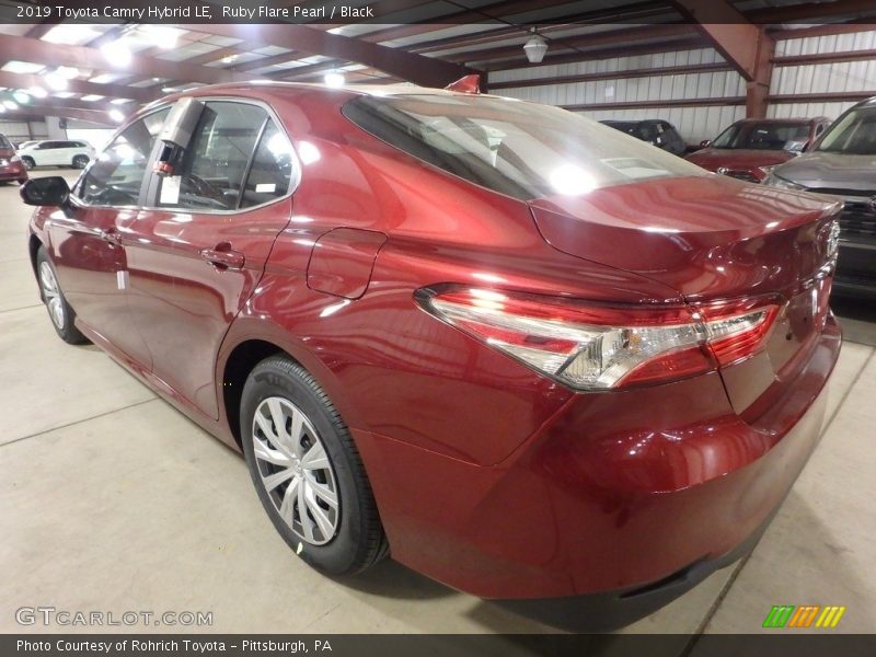 Ruby Flare Pearl / Black 2019 Toyota Camry Hybrid LE