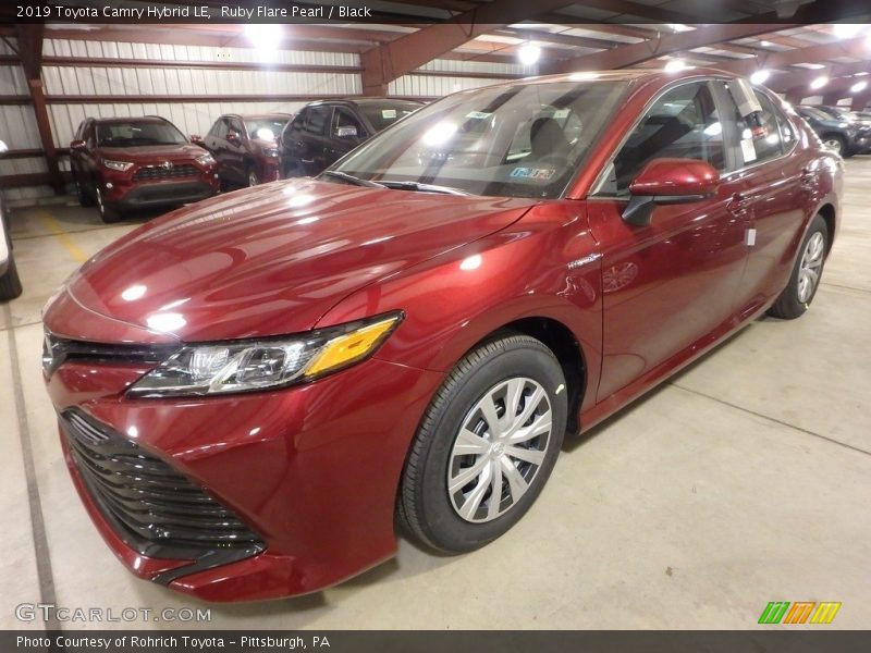 Front 3/4 View of 2019 Camry Hybrid LE