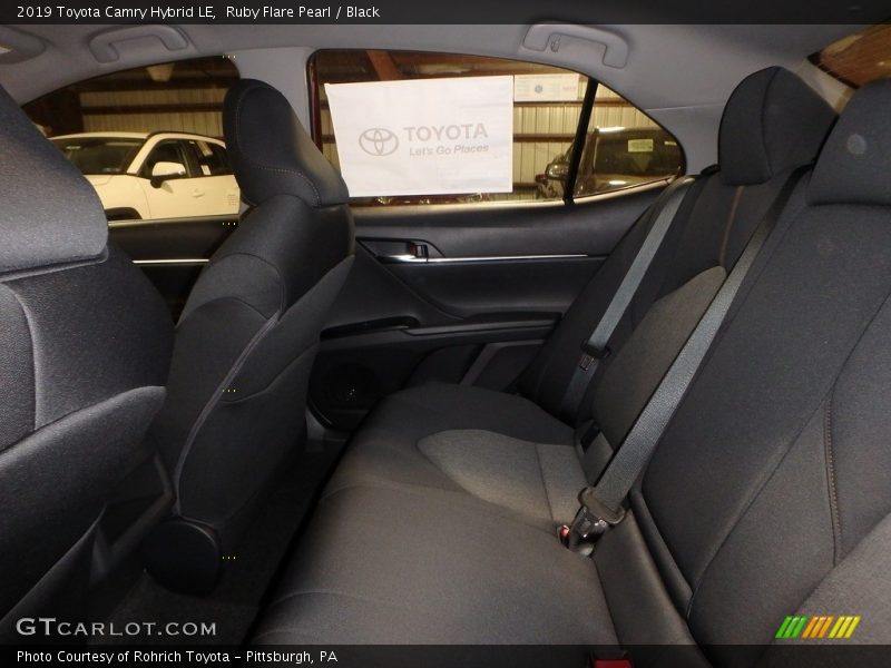 Ruby Flare Pearl / Black 2019 Toyota Camry Hybrid LE