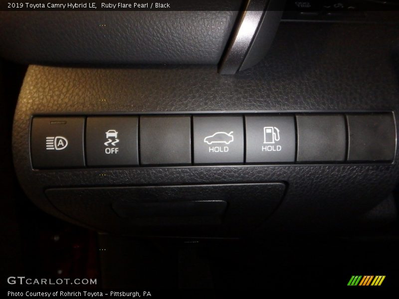 Ruby Flare Pearl / Black 2019 Toyota Camry Hybrid LE