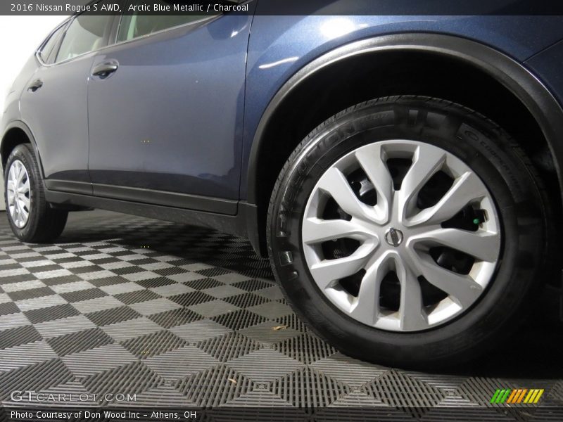 Arctic Blue Metallic / Charcoal 2016 Nissan Rogue S AWD