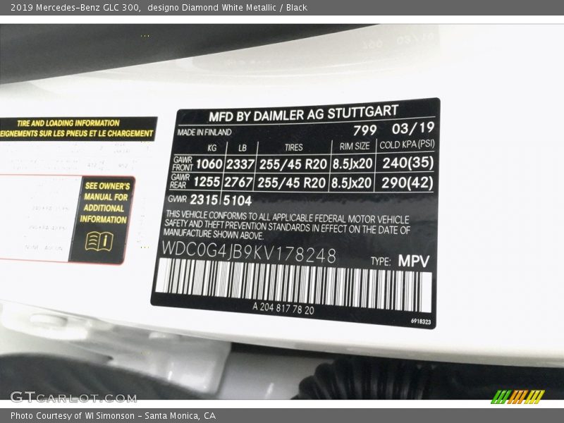 designo Diamond White Metallic / Black 2019 Mercedes-Benz GLC 300