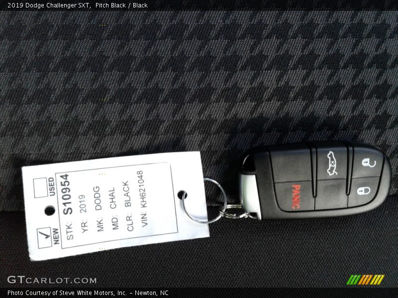 Pitch Black / Black 2019 Dodge Challenger SXT