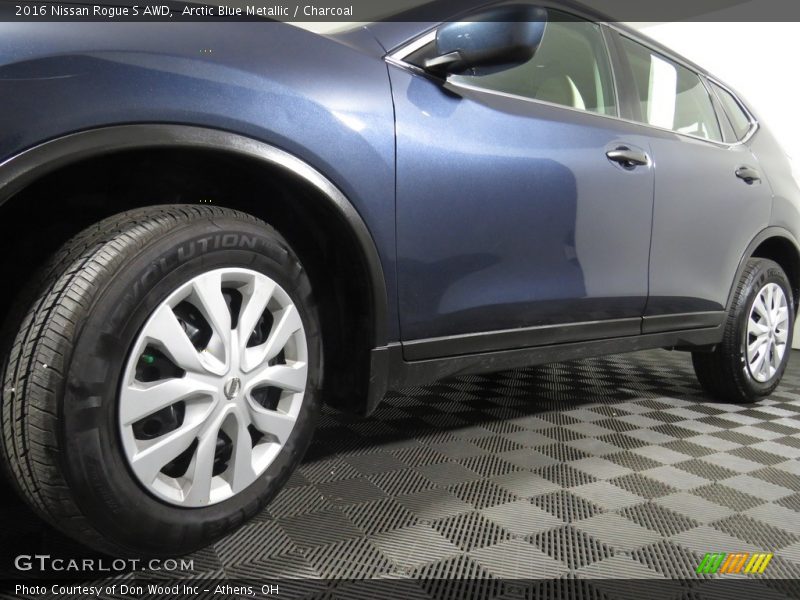 Arctic Blue Metallic / Charcoal 2016 Nissan Rogue S AWD