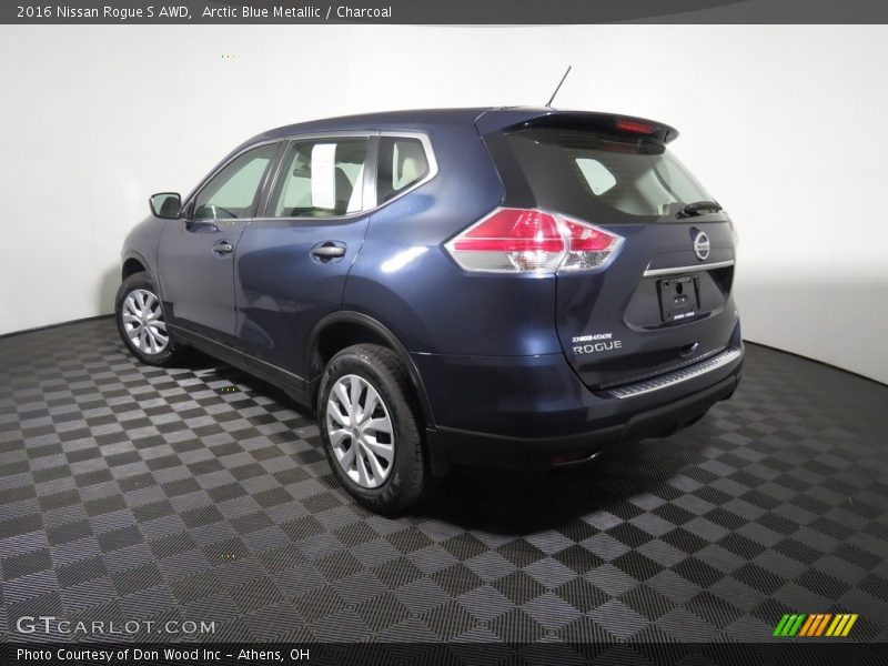 Arctic Blue Metallic / Charcoal 2016 Nissan Rogue S AWD