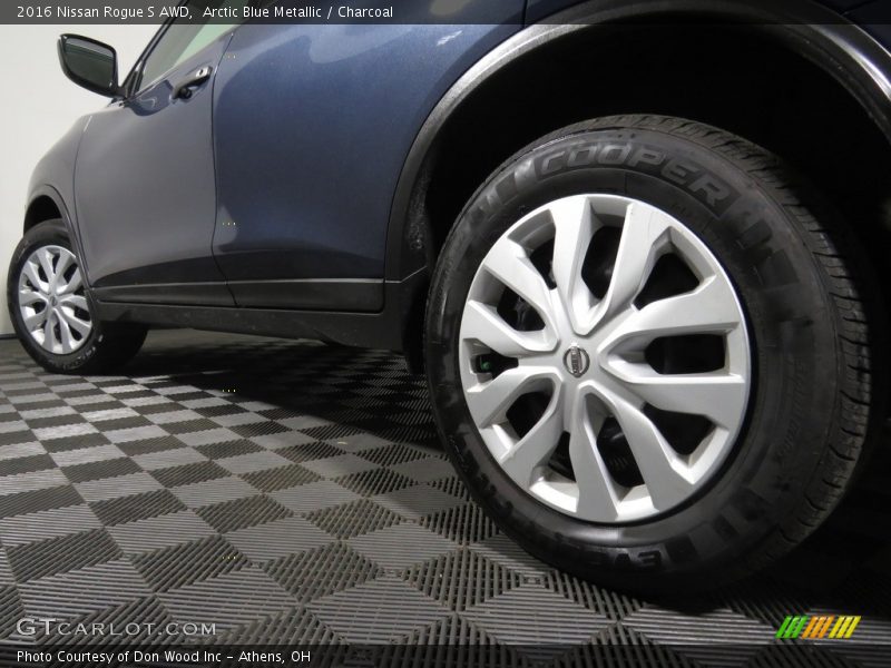 Arctic Blue Metallic / Charcoal 2016 Nissan Rogue S AWD