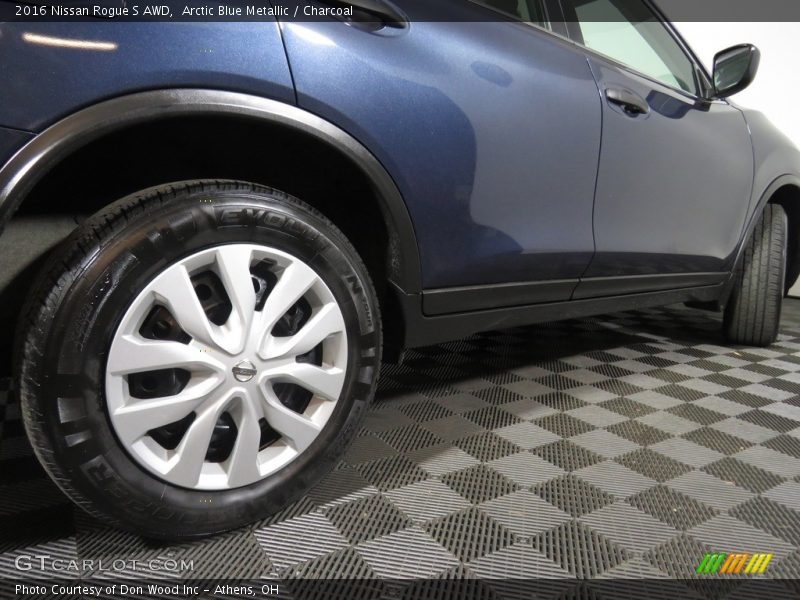 Arctic Blue Metallic / Charcoal 2016 Nissan Rogue S AWD