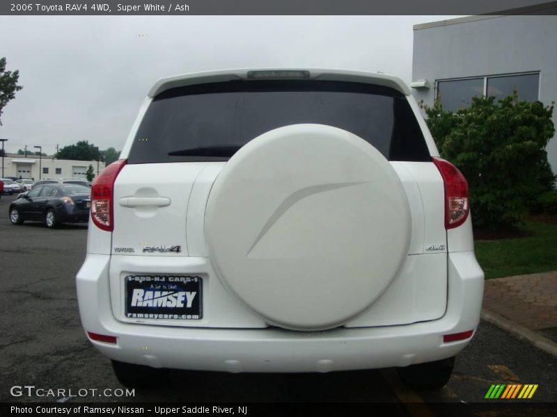 Super White / Ash 2006 Toyota RAV4 4WD