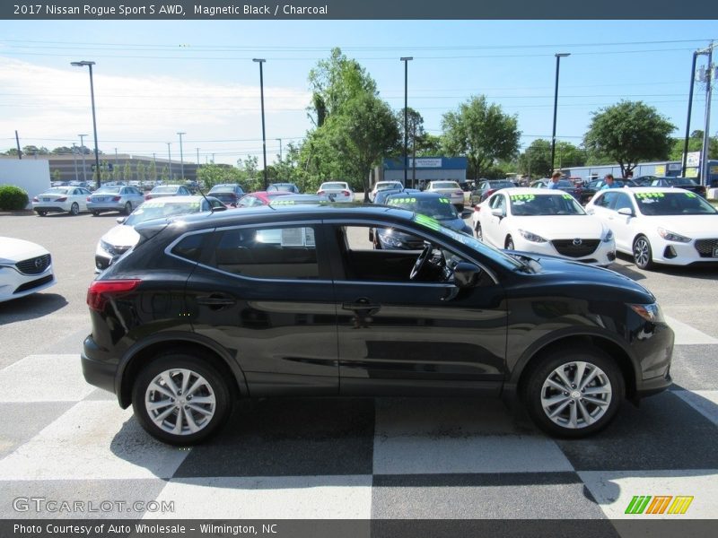 Magnetic Black / Charcoal 2017 Nissan Rogue Sport S AWD