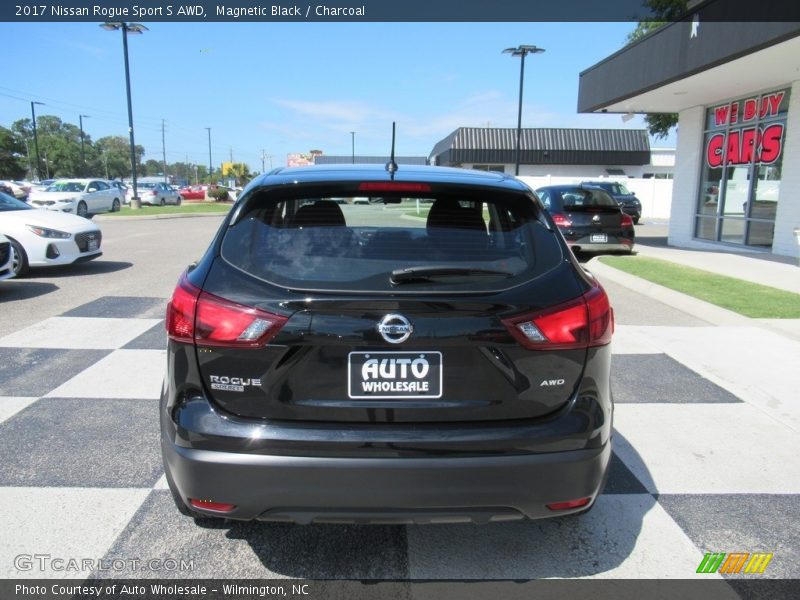 Magnetic Black / Charcoal 2017 Nissan Rogue Sport S AWD