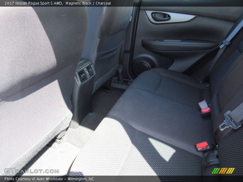 Magnetic Black / Charcoal 2017 Nissan Rogue Sport S AWD