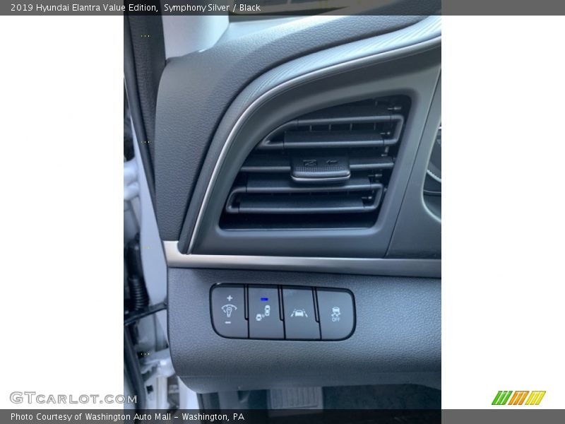 Symphony Silver / Black 2019 Hyundai Elantra Value Edition