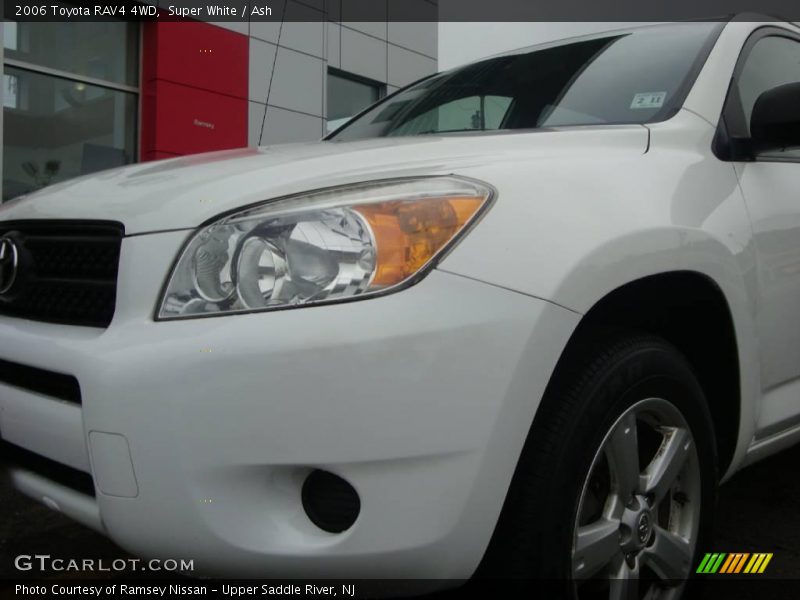 Super White / Ash 2006 Toyota RAV4 4WD