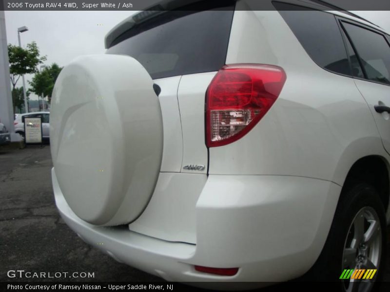 Super White / Ash 2006 Toyota RAV4 4WD