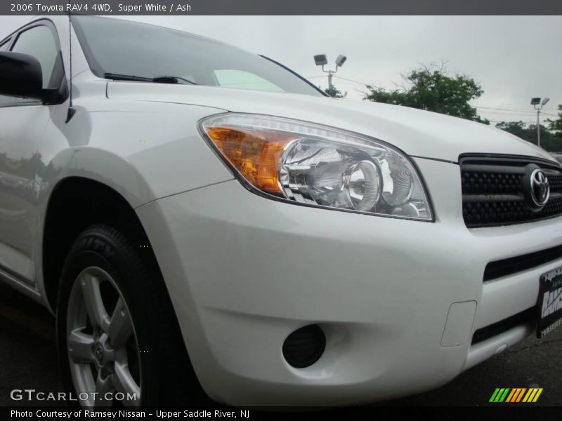 Super White / Ash 2006 Toyota RAV4 4WD