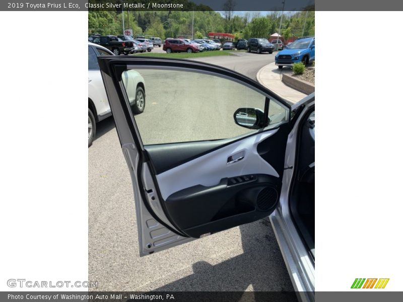 Classic Silver Metallic / Moonstone 2019 Toyota Prius L Eco
