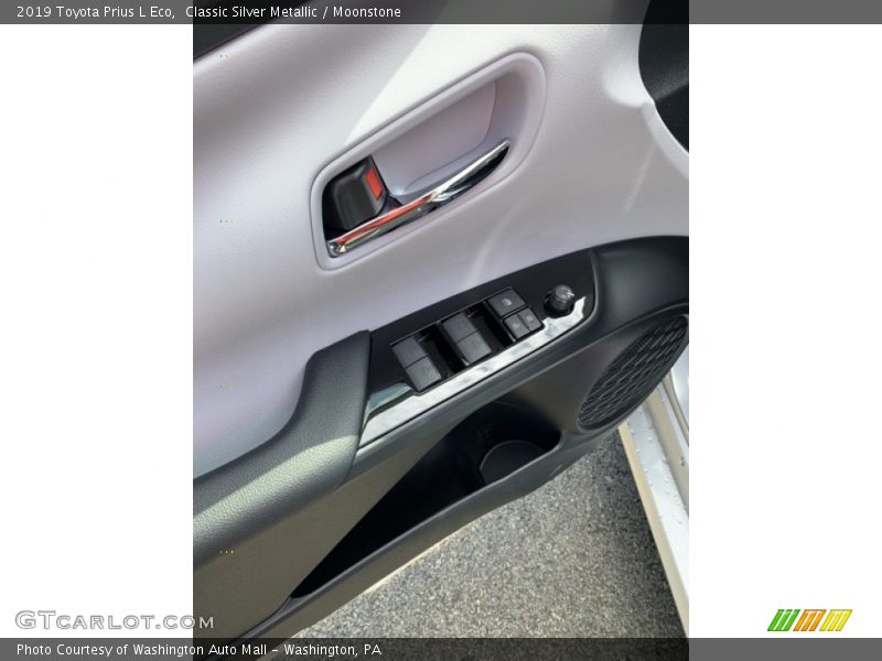 Classic Silver Metallic / Moonstone 2019 Toyota Prius L Eco