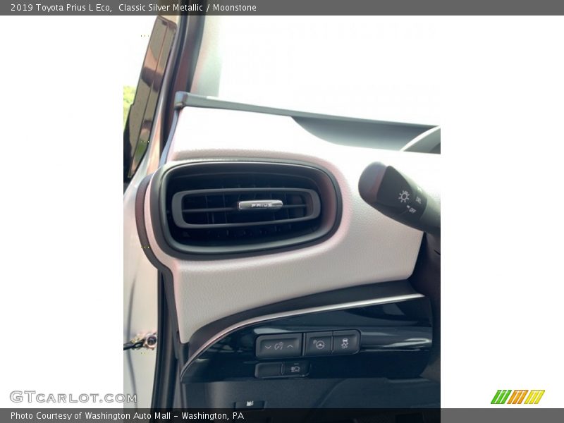 Classic Silver Metallic / Moonstone 2019 Toyota Prius L Eco