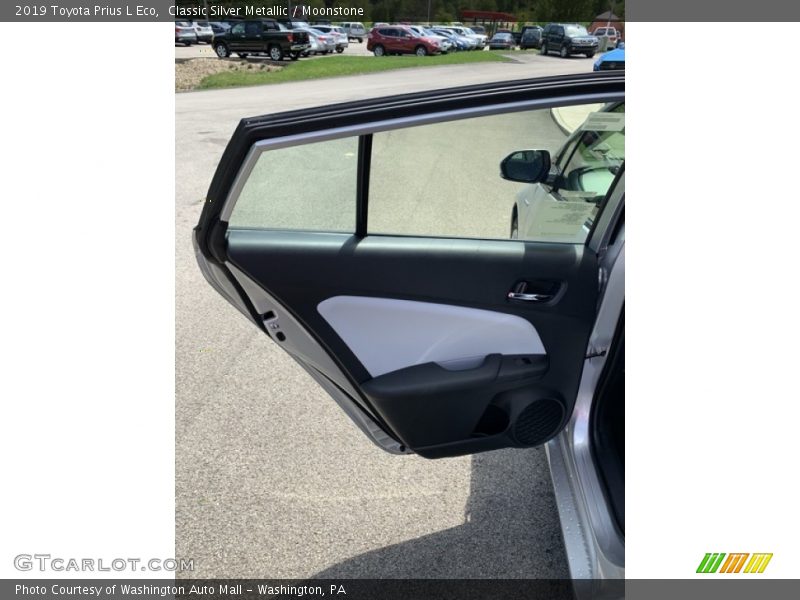 Classic Silver Metallic / Moonstone 2019 Toyota Prius L Eco