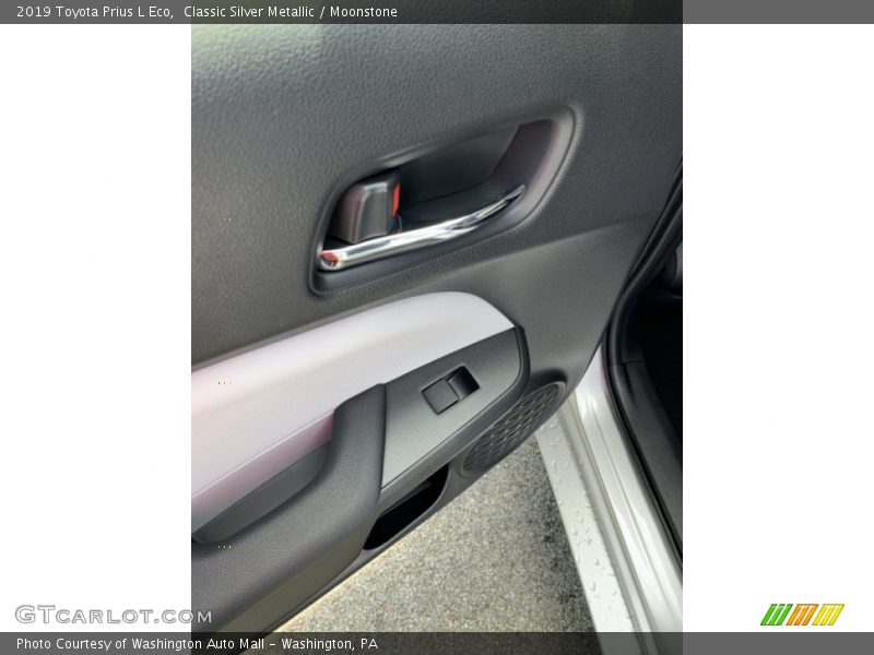 Classic Silver Metallic / Moonstone 2019 Toyota Prius L Eco