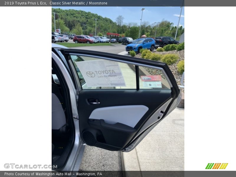 Classic Silver Metallic / Moonstone 2019 Toyota Prius L Eco