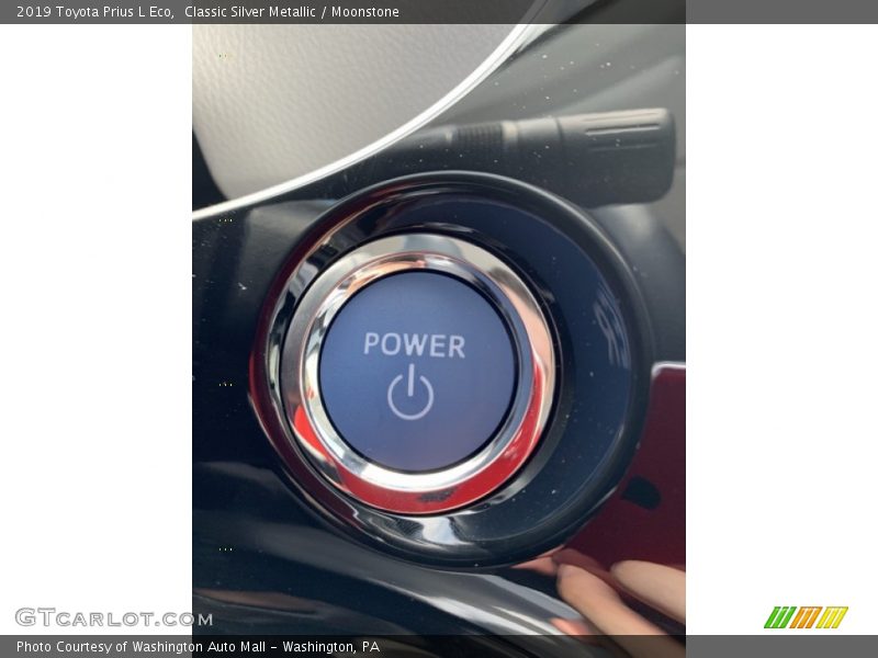 Classic Silver Metallic / Moonstone 2019 Toyota Prius L Eco