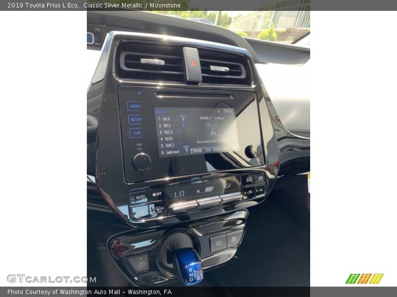 Classic Silver Metallic / Moonstone 2019 Toyota Prius L Eco