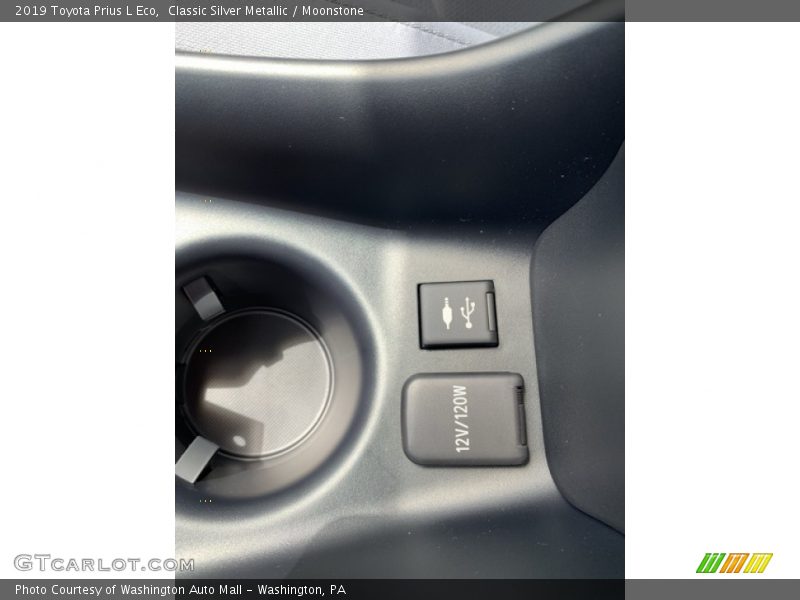 Classic Silver Metallic / Moonstone 2019 Toyota Prius L Eco