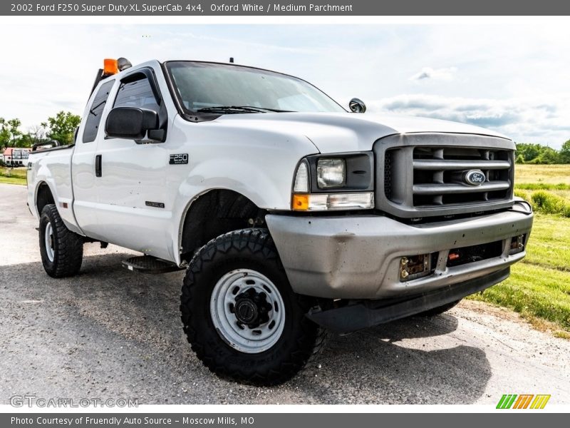 Oxford White / Medium Parchment 2002 Ford F250 Super Duty XL SuperCab 4x4