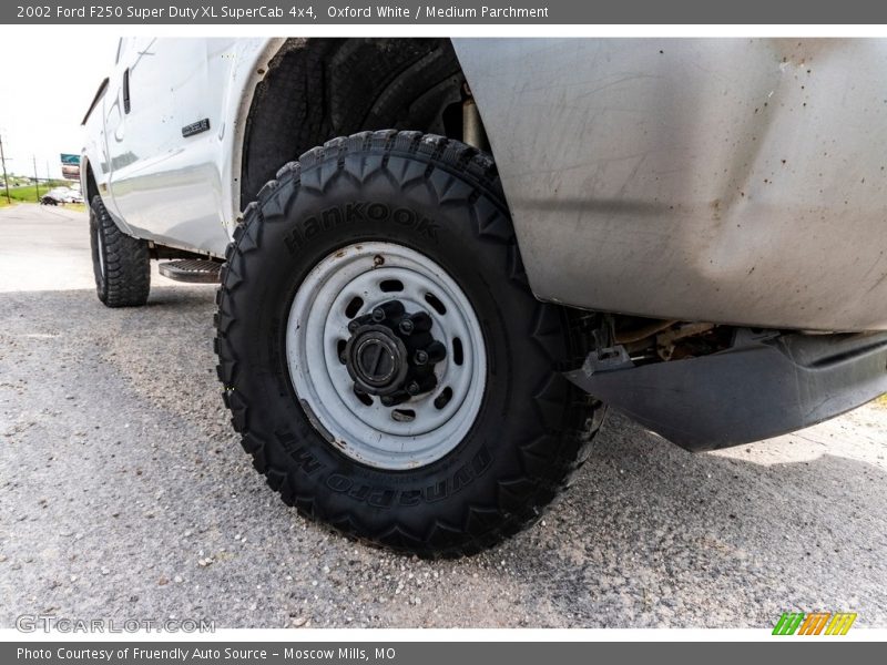 Oxford White / Medium Parchment 2002 Ford F250 Super Duty XL SuperCab 4x4