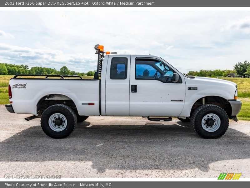 Oxford White / Medium Parchment 2002 Ford F250 Super Duty XL SuperCab 4x4