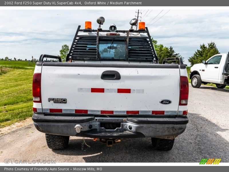 Oxford White / Medium Parchment 2002 Ford F250 Super Duty XL SuperCab 4x4