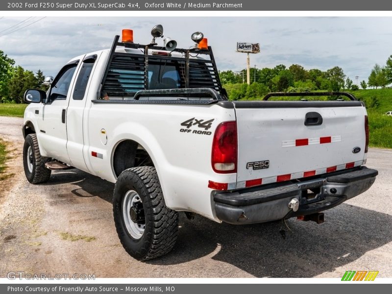 Oxford White / Medium Parchment 2002 Ford F250 Super Duty XL SuperCab 4x4