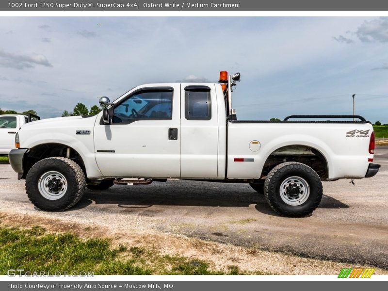 Oxford White / Medium Parchment 2002 Ford F250 Super Duty XL SuperCab 4x4