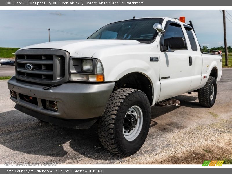 Oxford White / Medium Parchment 2002 Ford F250 Super Duty XL SuperCab 4x4