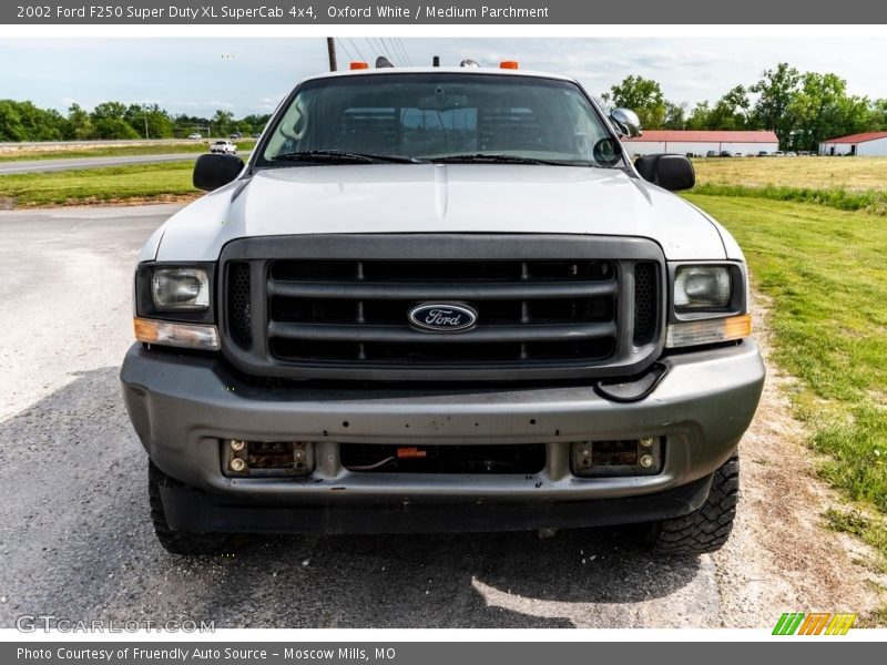 Oxford White / Medium Parchment 2002 Ford F250 Super Duty XL SuperCab 4x4