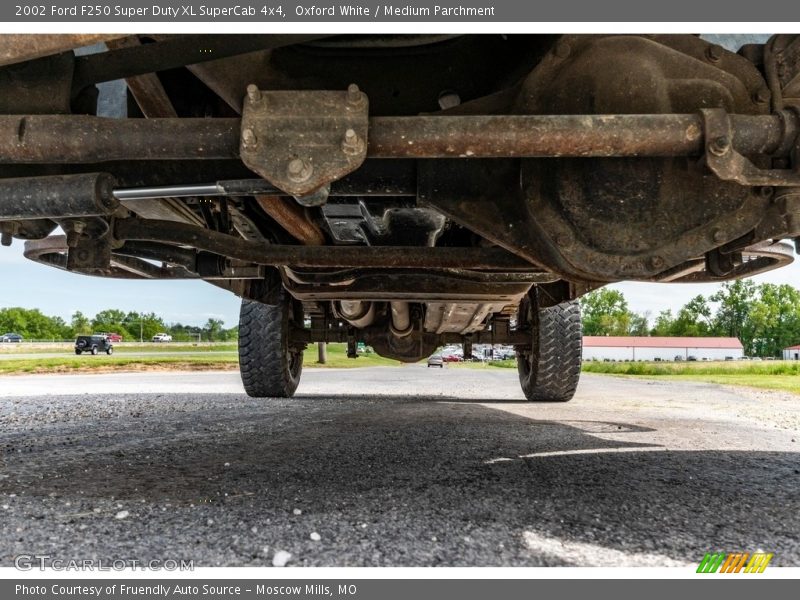 Oxford White / Medium Parchment 2002 Ford F250 Super Duty XL SuperCab 4x4