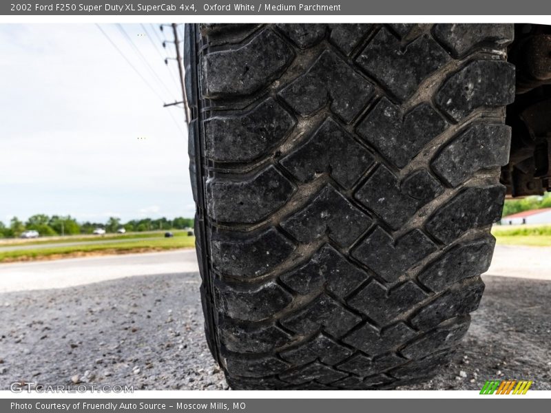 Oxford White / Medium Parchment 2002 Ford F250 Super Duty XL SuperCab 4x4
